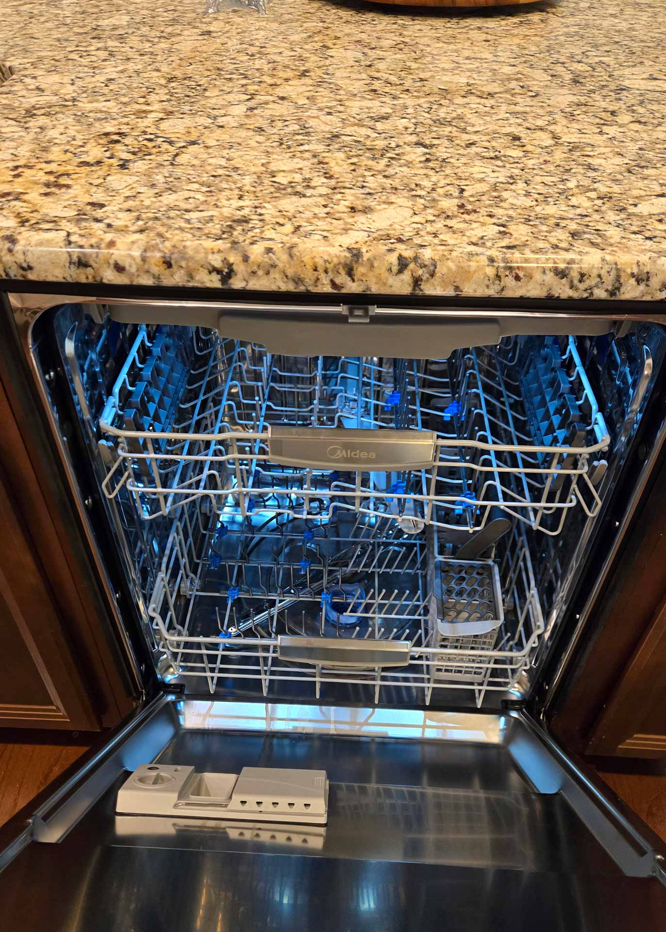 Midea dishwasher in Monroe home
